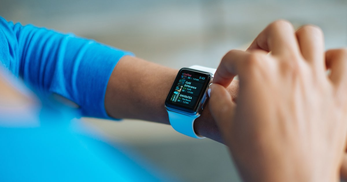 Leg watch. Эпл вотч 2022. Часы эпл вотч детские. Apple watch 2022. Часы смарт вотч на руке.